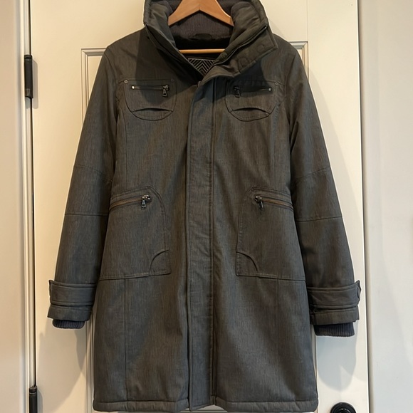 TNA winter coat in size medium. - Picture 3 of 5